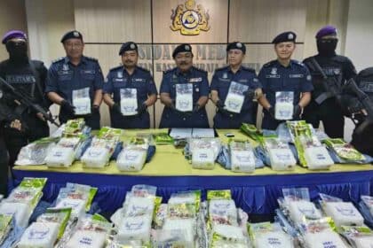 Guna Paket Teh Kabur Mata Polis, Syabu Bernilai RM1.5 juta Berjaya Dirampas Di Kuching