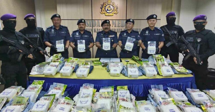 Guna Paket Teh Kabur Mata Polis, Syabu Bernilai RM1.5 juta Berjaya Dirampas Di Kuching