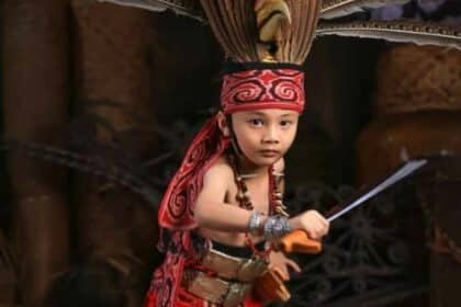 Penari Cilik Ngajat, Kenali Dion Das Louis Duta Budaya Sarawak Ke Amerika Syarikat