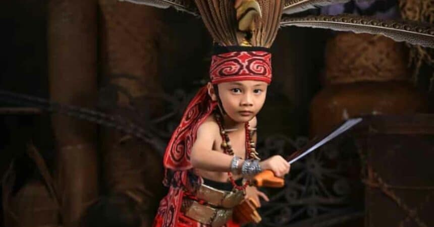 Penari Cilik Ngajat, Kenali Dion Das Louis Duta Budaya Sarawak Ke Amerika Syarikat