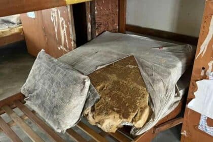 Pihak Sekolah Dedah Rupanya Tilam Lusuh Bakal Dibuang, Bukan Untuk Kegunaan Pelajar