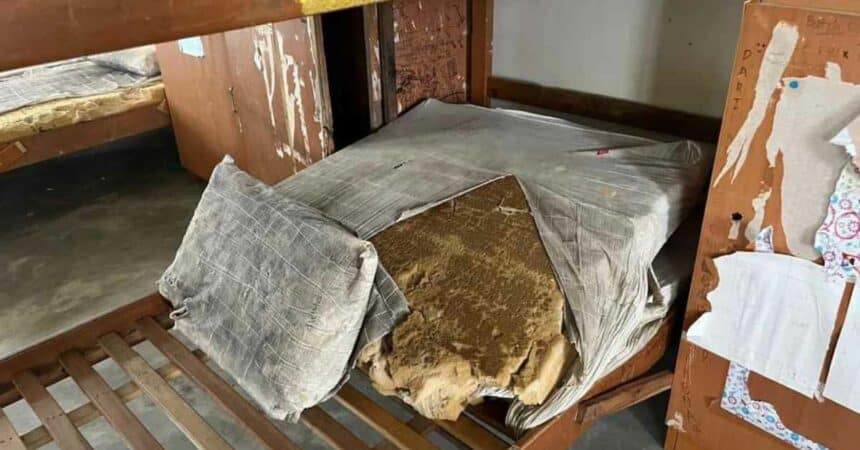 Pihak Sekolah Dedah Rupanya Tilam Lusuh Bakal Dibuang, Bukan Untuk Kegunaan Pelajar