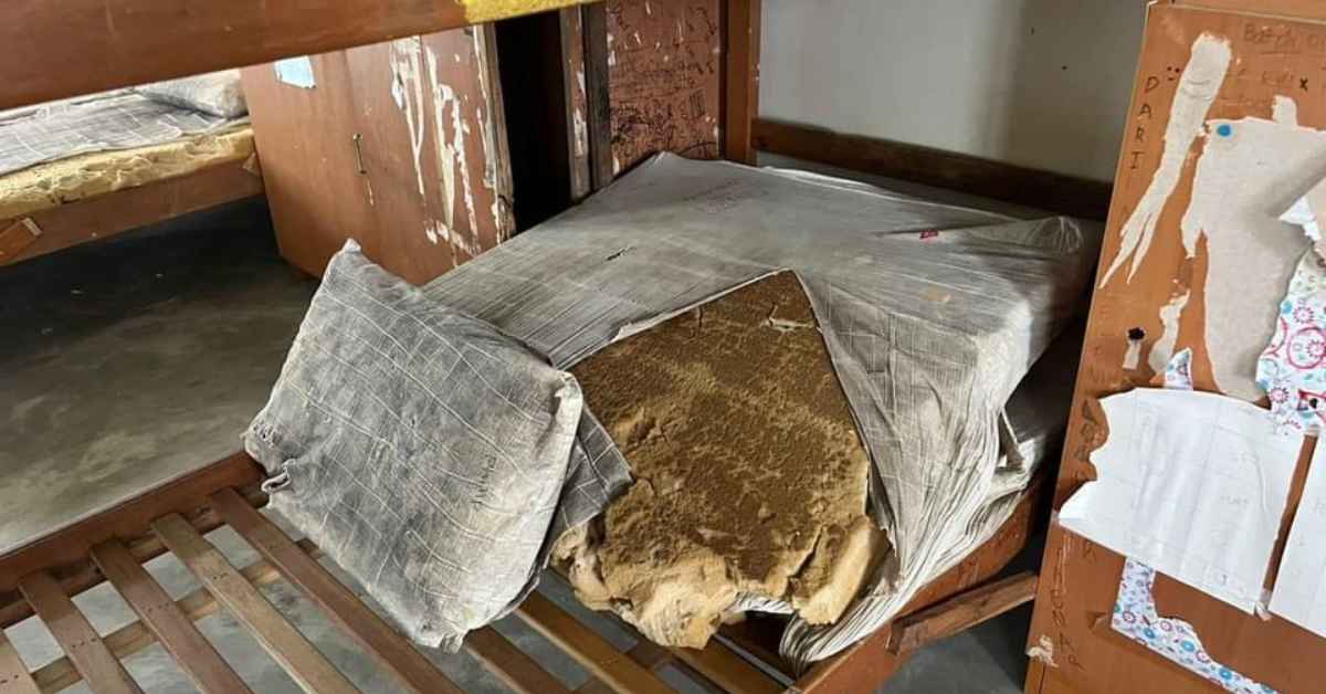 Pihak Sekolah Dedah Rupanya Tilam Lusuh Bakal Dibuang, Bukan Untuk Kegunaan Pelajar