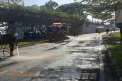 Polis Sita Lori Sebabkan Tumpahan Minyak Di Jalan Kulas