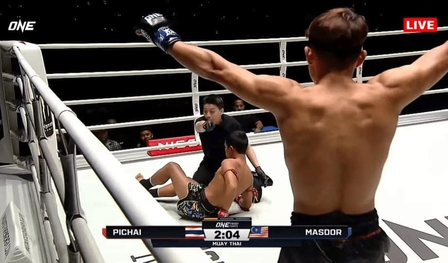 Anak Sarawak, Rifdean Masdor Cipta Kemenangan Pertama Di One Championship Dengan Pukulan TKO