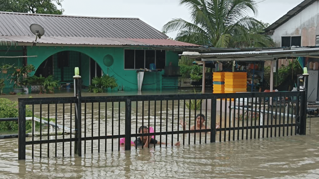 Beberapa Kawasan Sudah Lepasi Paras Air Tahap Bahaya, MET Malaysia Beri Amaran Hujan Berterusan Di Sarawak