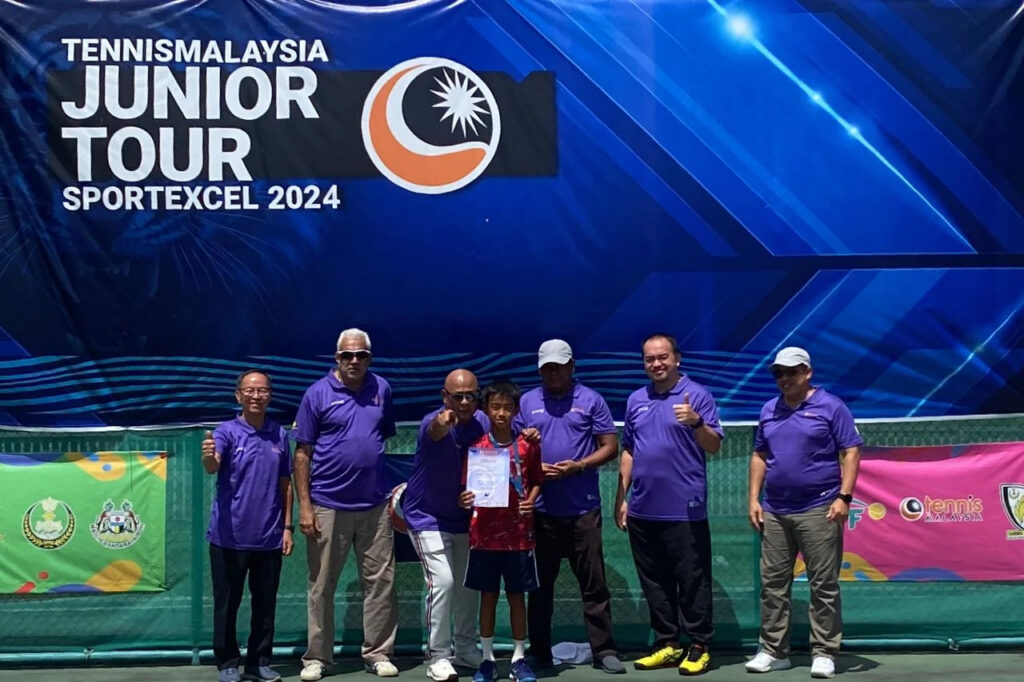 Pemain Tenis Cilik Dari Sarawak Ini Rangkul Juara Kebangsaan Tenis Malaysia Junior Leg 2