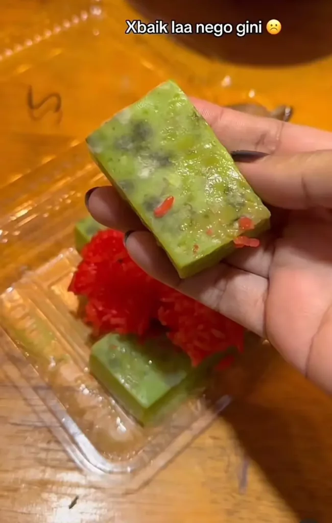 'Mungkin Kuih Minggu Lepas Dijual', Wanita Kecewa Kuih Berkulat Di Bazar Ramadan