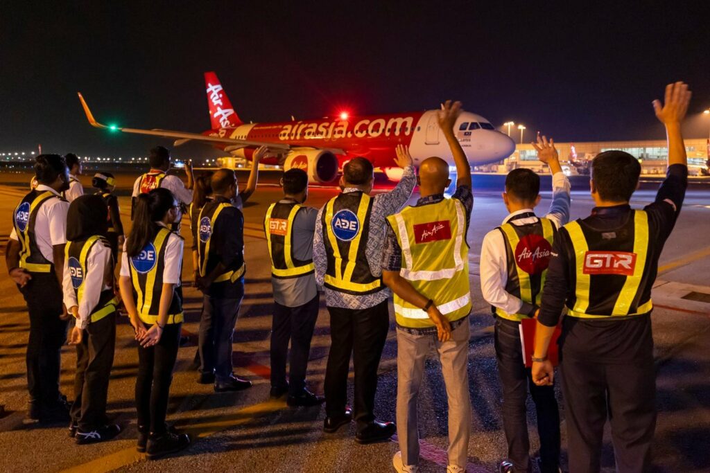 AirAsia Rai Penerbangan Tambang Tetap Ke Sabah Sarawak Sempena Sambutan Hari Raya