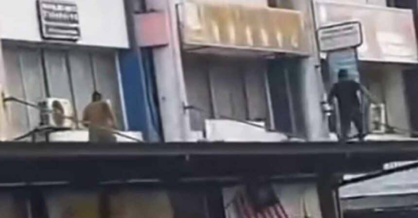 Tular Aksi Kejar Mengejar Atas Bumbung Rumah Di Bintulu, Polis Kini Tangkap Dua Individu