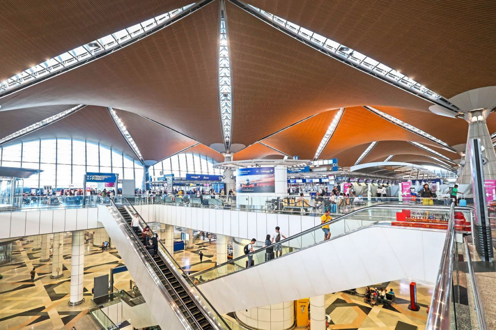 Anggota Beruniform Lengkap Bersenjata SMG HK MP5 Kini Kawal Terminal KLIA 1 Dan 2