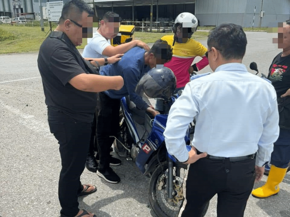 Tunggang Motosikal Curi, Warga Asing Ditahan Di Kuching