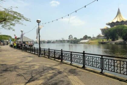 3 Majlis Perbandaran Sarawak Terima Anugerah Standard Bandar Pelancong Bersih ASEAN