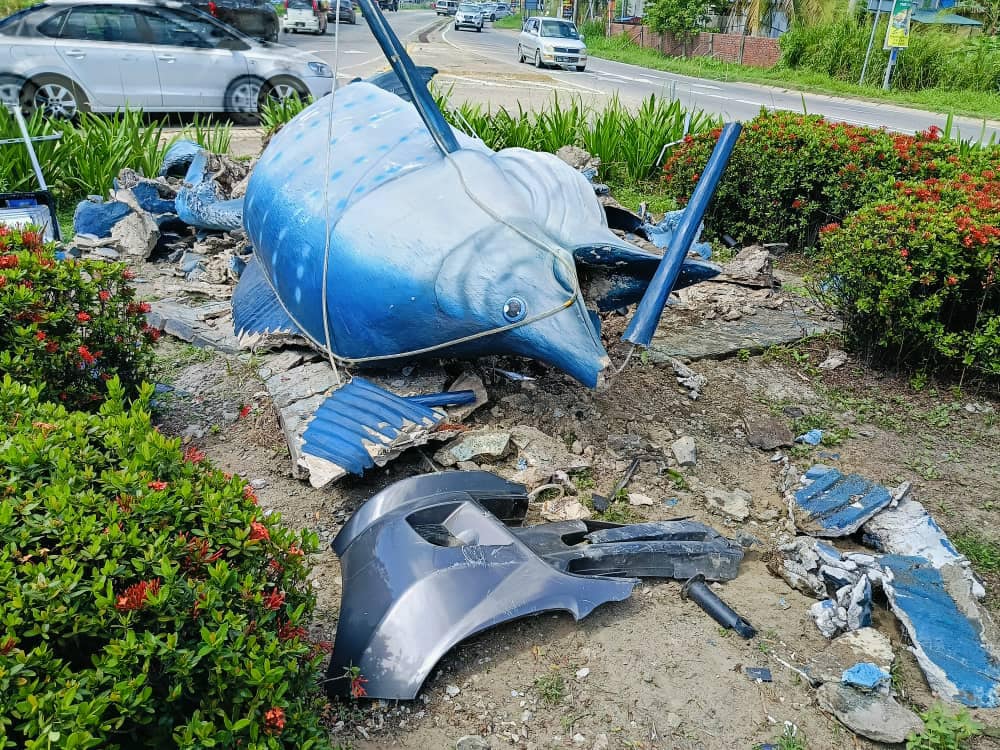 Replika Ikan Todak Di Tuaran Runtuh Dilanggar, Pihak Bertanggungjawab Diminta Hadir Buat Laporan