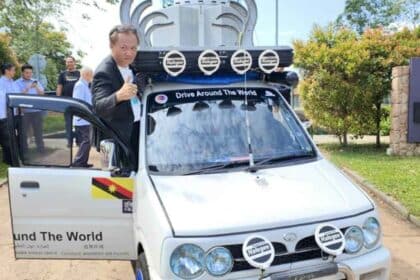 Demi Misi Solo, Lelaki Dari Sarawak Ini Nekad Pandu Kenari Keliling Satu Dunia