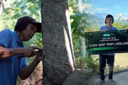 Penoreh Getah Dari Sabah Terima Durian Runtuh, Menang Cabutan Bertuah RM 1 Juta