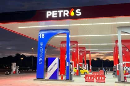 Petros Bakal Ambil Alih Perdagangan Gas Asli Di Sarawak Mulai 1 Julai