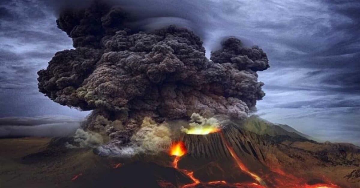 Pihak Berkuasa Keluarkan Amaran Tahap Kedua, Gunung Ibu Pula Meletus Muntahkan Abu Setinggi 1.5 KM