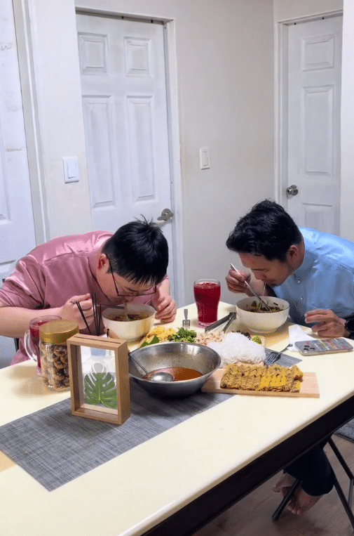 Jejaka Malaysia Masak Laksa Sarawak Di Korea Sampai Rakan Oppa Menitis Air Mata