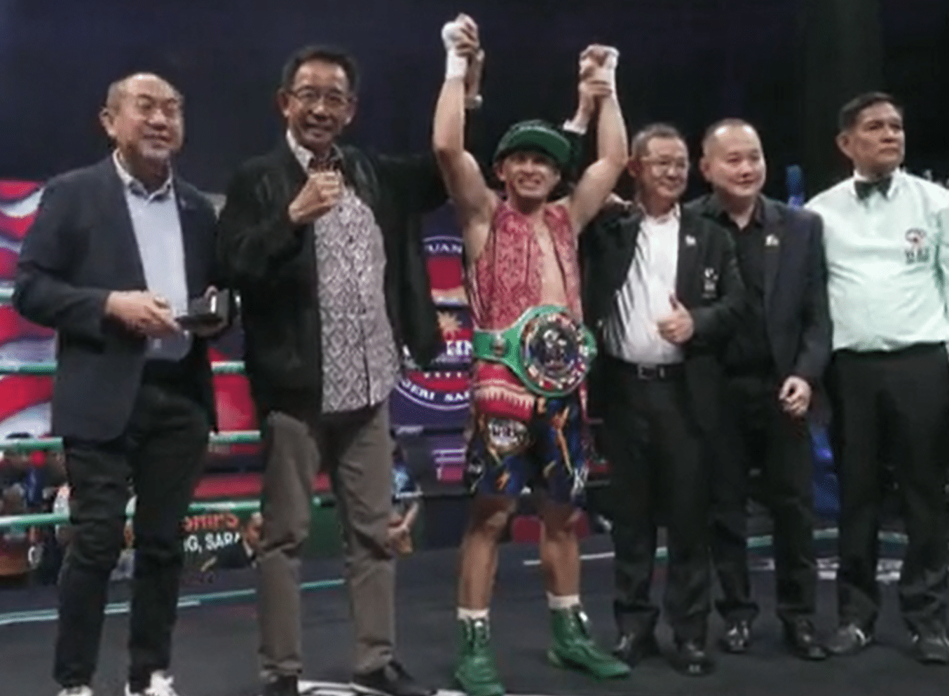 Lakar Sejarah Rangkul Tali Pinggang WBC, Kilat Boy Dedikasi Kemenangan Khas Buat Sarawak