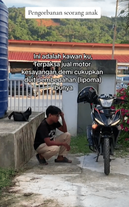 Anak Lelaki Sanggup Jual Motosikal Kesayangan Demi Kos Pembedahan Ibu