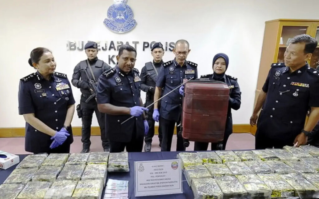 Niat Mahu Edar Dadah Di Sarawak, Lelaki Bawa 2 Bagasi Berisi Syabu Berjaya Ditahan Di KLIA