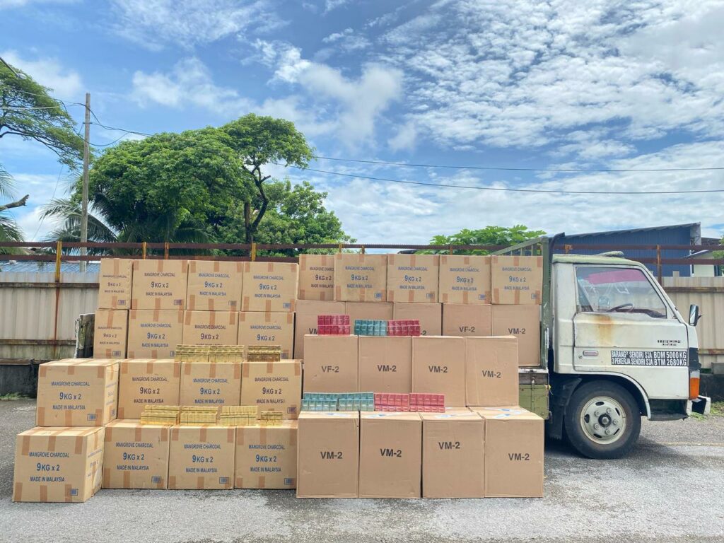 Kastam Rampas Rokok Seludup Bernilai RM1.2 Juta Di Demak Laut