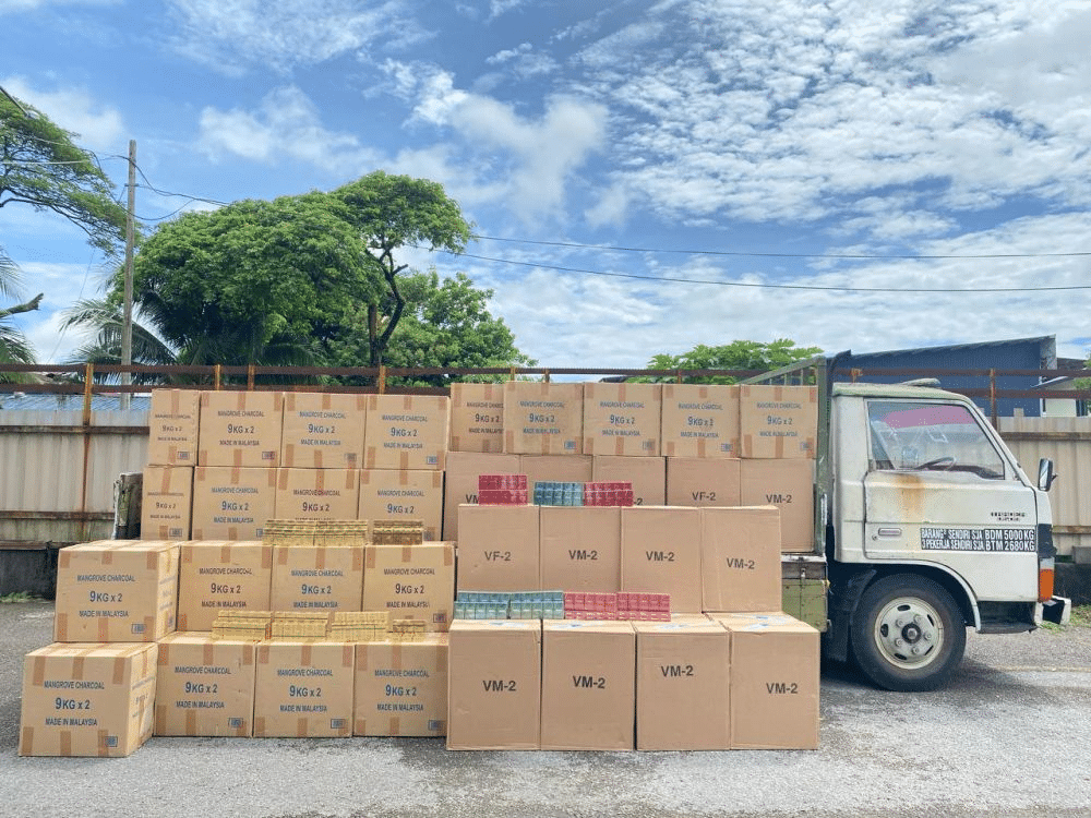 Kastam Sarawak Rampas Rokok Seledup Bernilai RM1.23 Juta Dari Lori Mencurigakan Di Kuching