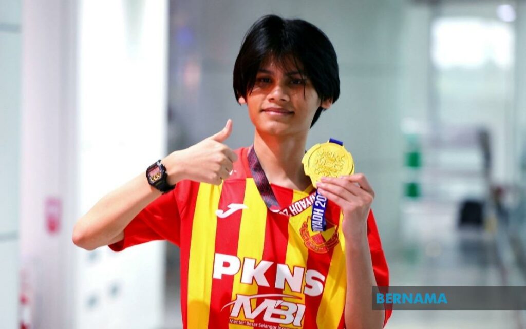 Remaja Mahu Beli Rumah Untuk Ibu Bapa Lepas Raih RM4 Juta Dalam Kejohanan E-Sukan Antarabangsa
