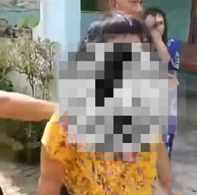 'Anak Dari Neraka', Wanita Tergamak Pukul Ibu Kandung Di Hadapan Jiran