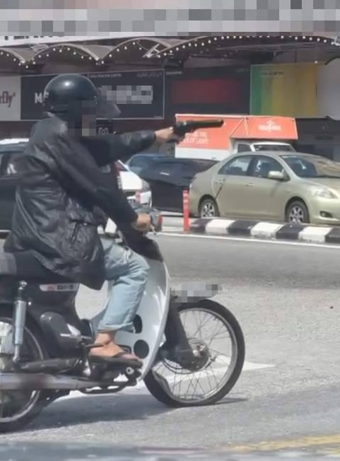 Padah Acu Pistol Mainan Semasa Tunggang Motosikal, Lelaki Sabah Ditahan