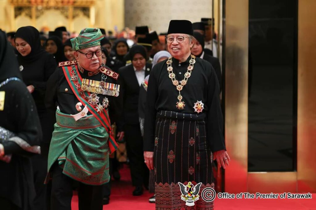 Premier Sarawak Abang Johari Dikurniakan Anugerah Bintang Darjah Setia Oleh Sultan Brunei