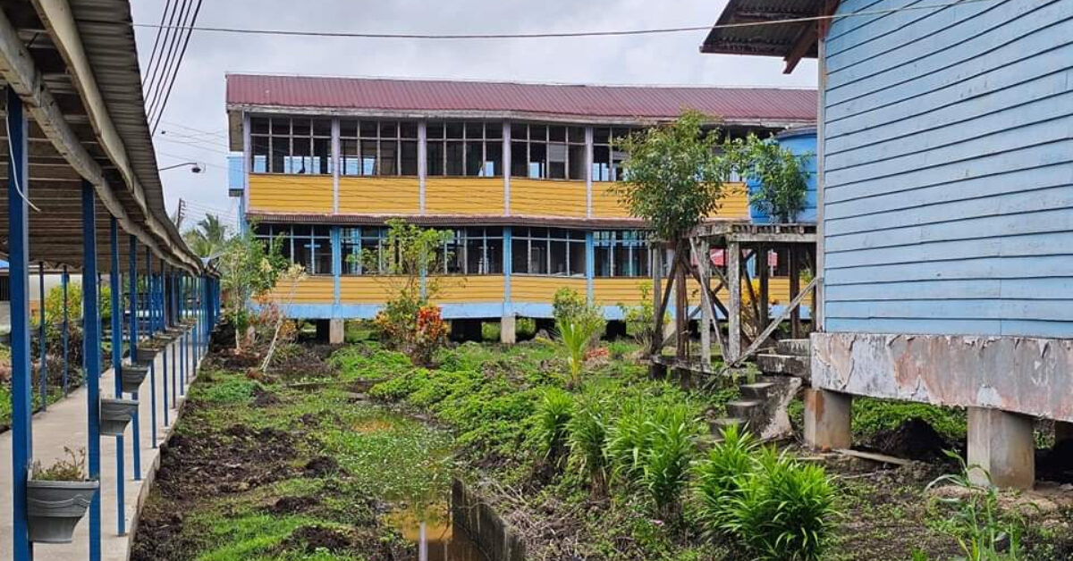 Lewat Bina Sekolah Baharu, SMK Sebuyau Terpaksa Belajar Di Khemah