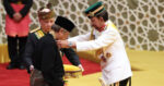 Premier Sarawak Abang Johari Dikurniakan Anugerah Bintang Darjah Setia Oleh Sultan Brunei