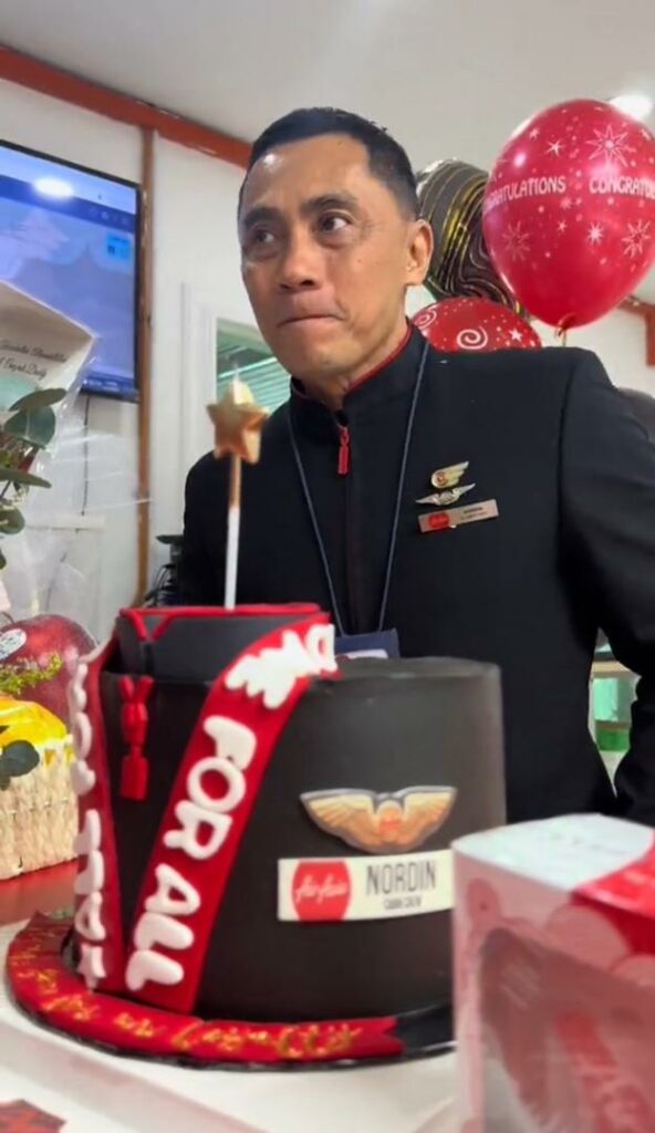 Kenali Nordin Razali, Pramugara Bersara Asal Kuching Ini Masih Tampil Muda Pada Usia 60 Tahun