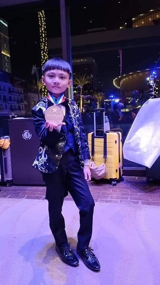 Wakili Malaysia Bawa Tarian Ngajat Di Amerika, Penari Cilik Dari Sarawak Ini Menang Emas