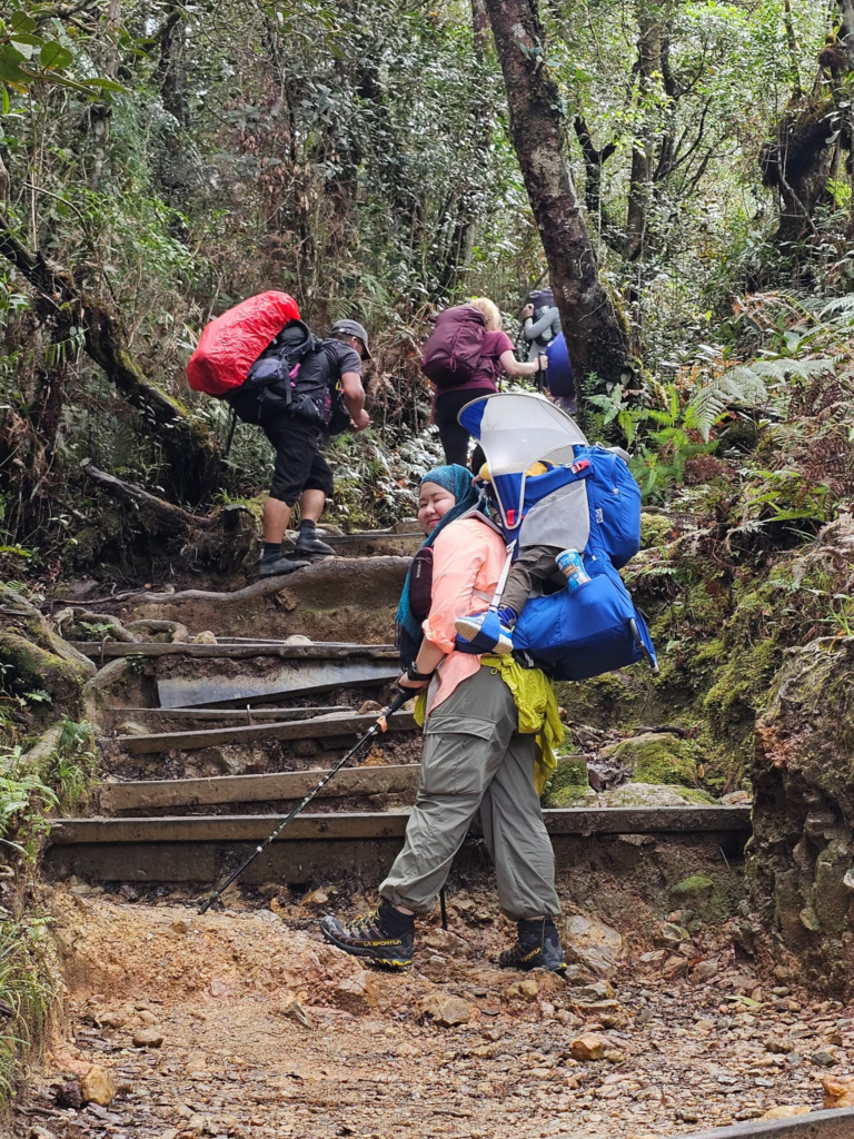 Penyakit Jantung Bukan Penghalang, Ibu Dari Sabah Galas Anak Tawan Gunung Kinabalu
