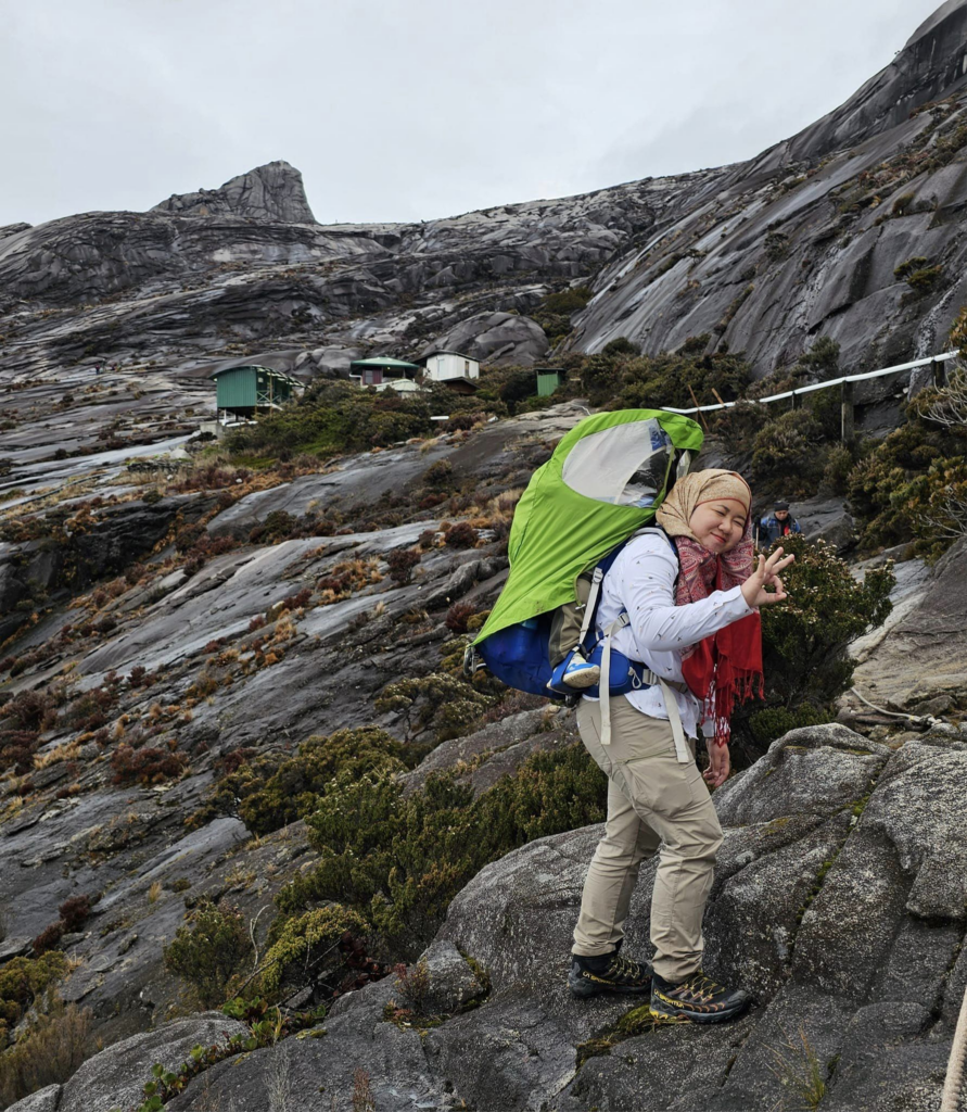 Penyakit Jantung Bukan Penghalang, Ibu Dari Sabah Galas Anak Tawan Gunung Kinabalu