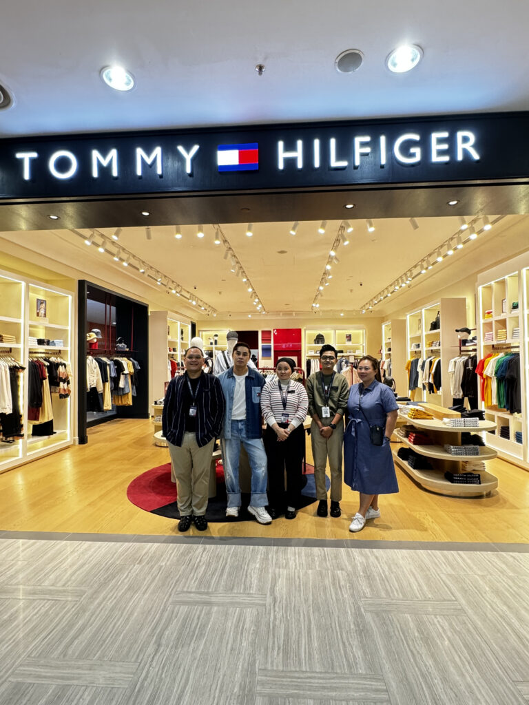 Jenama Fesyen Terkenal, Tommy Hilfiger Buka Kedai Pertama Di Sarawak