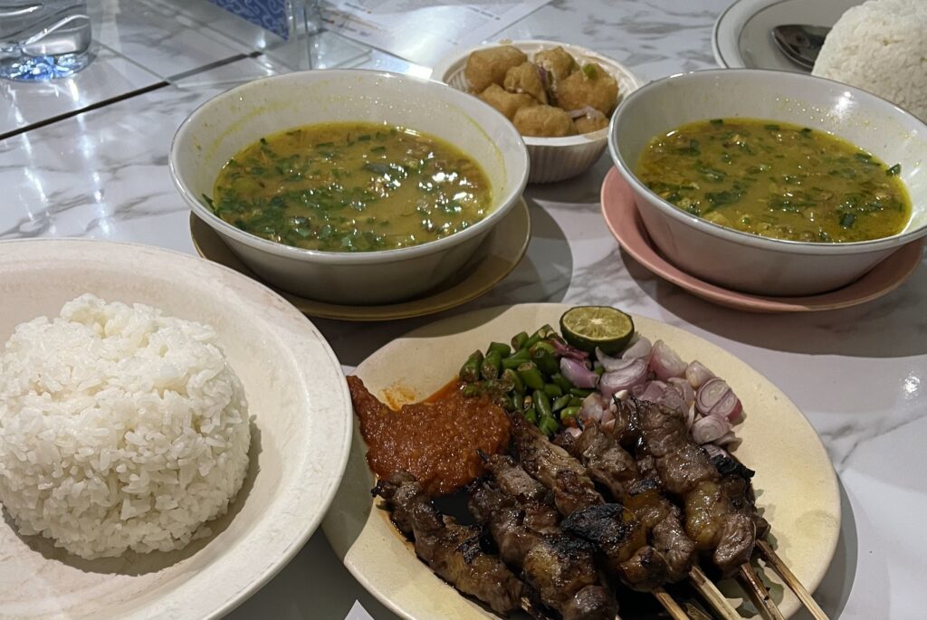 Dari Jawa Barat Ke Jakarta, Ini 14 Kedai Makan Wajib Cuba Di Indonesia