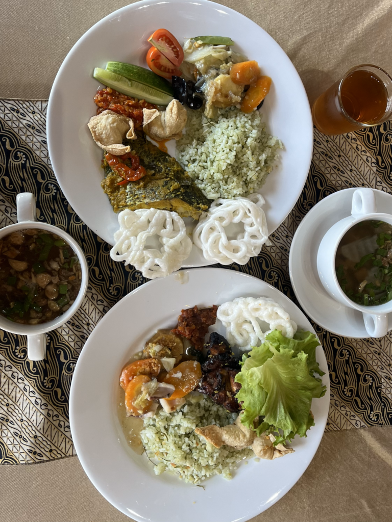 Dari Jawa Barat Ke Jakarta, Ini 14 Kedai Makan Wajib Cuba Di Indonesia