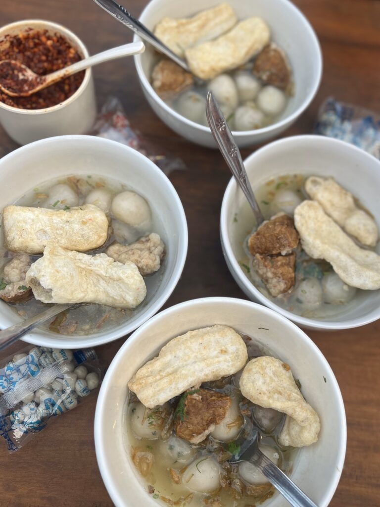 Dari Jawa Barat Ke Jakarta, Ini 14 Kedai Makan Wajib Cuba Di Indonesia