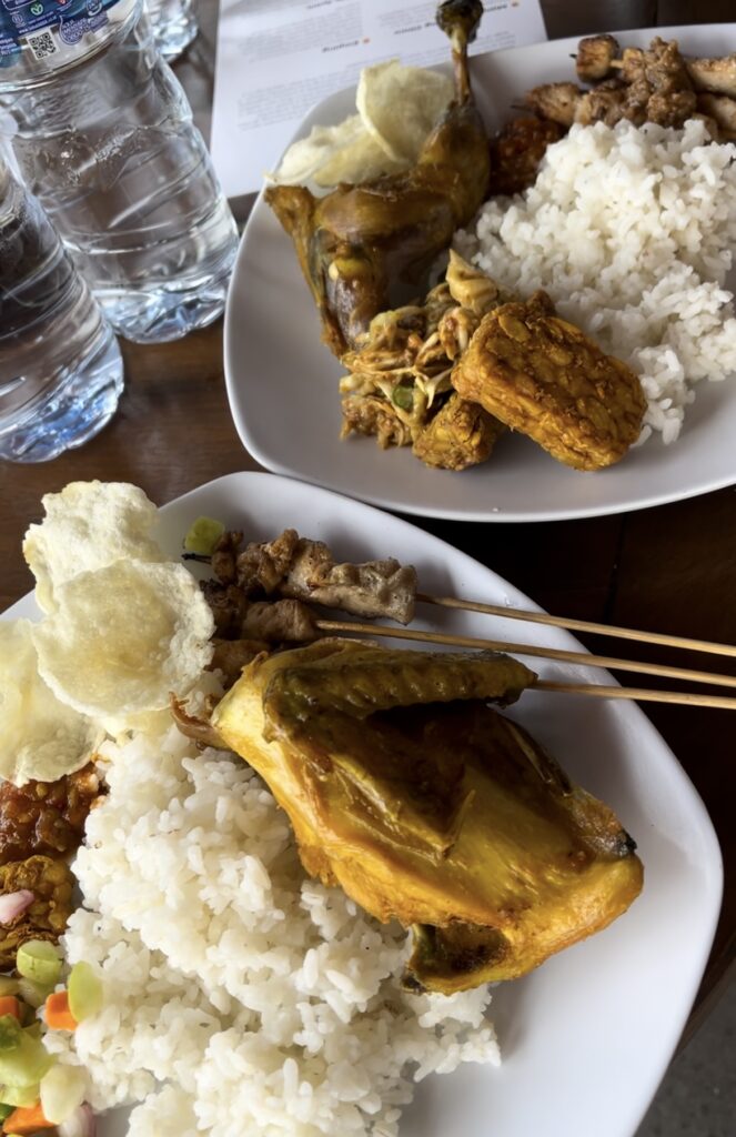 Dari Jawa Barat Ke Jakarta, Ini 14 Kedai Makan Wajib Cuba Di Indonesia