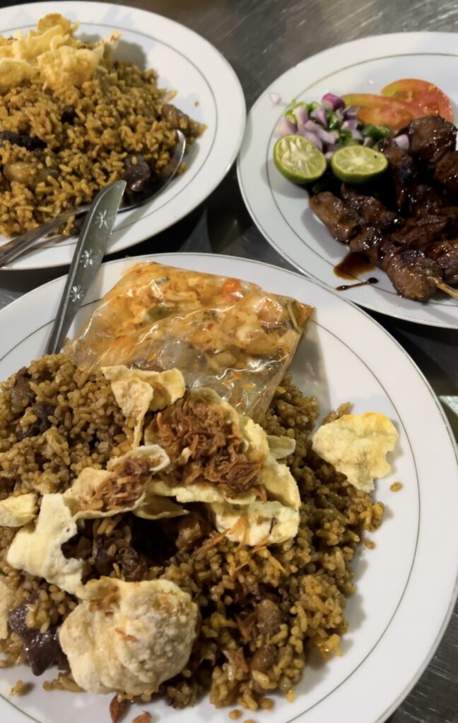 Dari Jawa Barat Ke Jakarta, Ini 14 Kedai Makan Wajib Cuba Di Indonesia