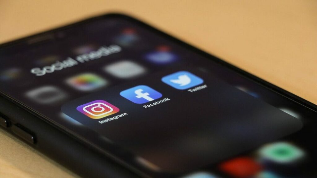 Kerajaan Pertimbang Bina Aplikasi Media Sosial Sendiri Untuk Rakyat Malaysia