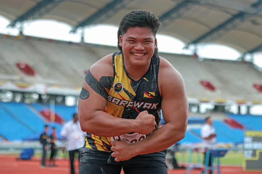 Jonah Chang Rangkul Emas Ketiga SUKMA Sarawak Dalam Acara Baling Tukul Besi