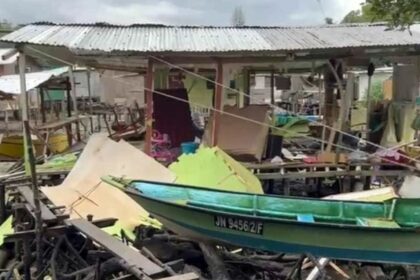 Operasi Bersepadu Roboh 63 Rumah Setinggan, Tahan 13 Pendatang Tanpa Izin Di Kota Kinabalu