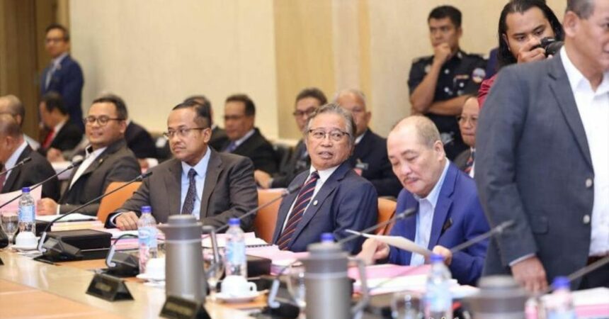 Sarawak Ungguli Senarai Gaji Menteri Besar Yang Tertinggi Di Malaysia