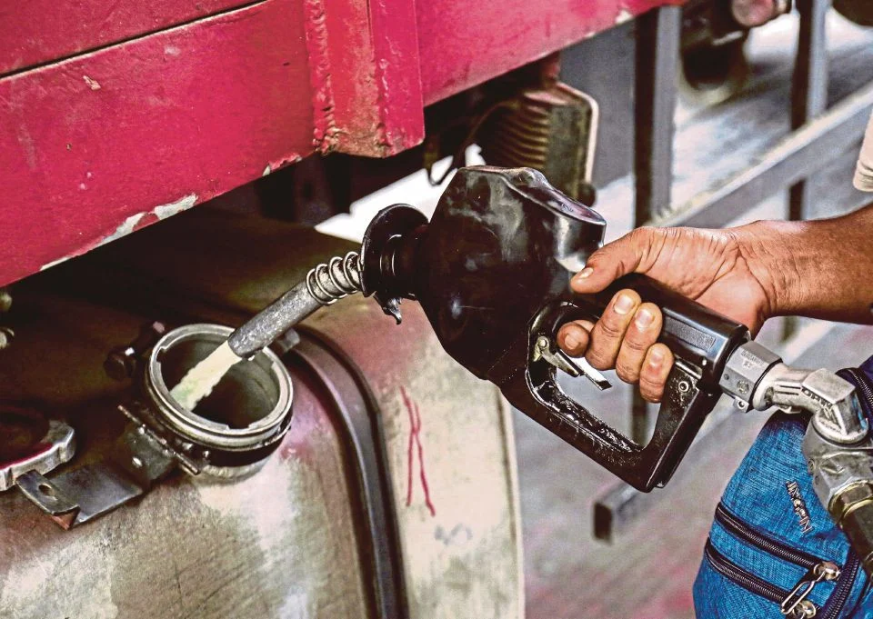 Kenderaan Asing 30 Km Dari Sempadan Indonesia, Brunei Hanya Dibenarkan Isi Maksimum 20 Liter Minyak Diesel