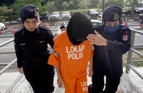 Siap Ceroboh Dewan Bedah, Remaja 14 Tahun Menyamar Jadi Doktor Direman 2 Hari